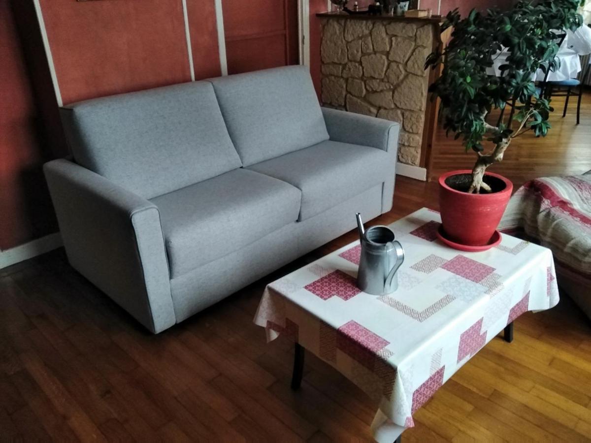 Chambre Meublee Au Coeur De Ville - Chez L'Habitant Ле-Крёзо Экстерьер фото