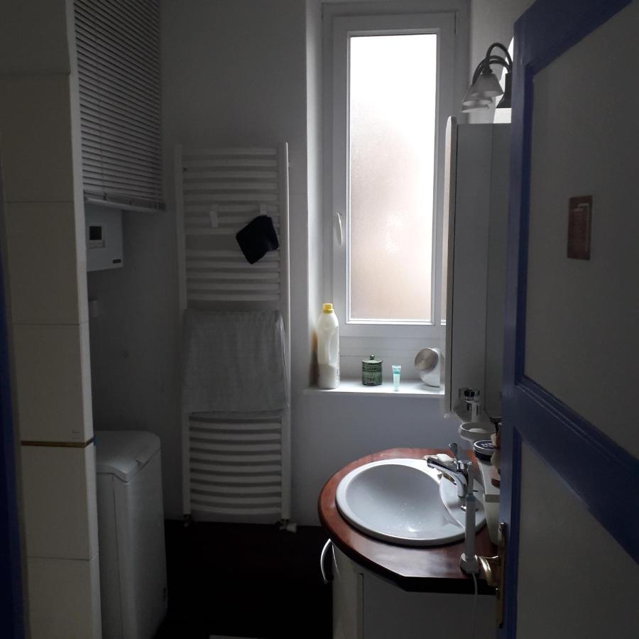 Chambre Meublee Au Coeur De Ville - Chez L'Habitant Ле-Крёзо Экстерьер фото